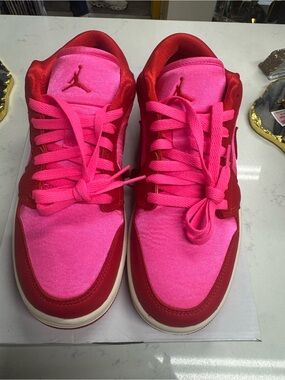 Nike Low-Top Sneakers in Pink and Red